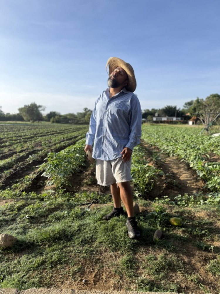 Anfitrión de Milpa San Lucas en el campo